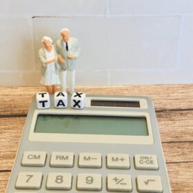 夫婦と電卓 TAX