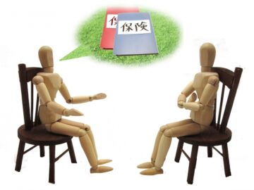 保険について相談中